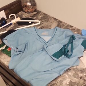 Adar Scrubs Size  Medium